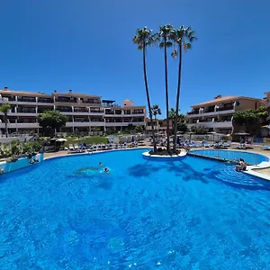 Spacious With Private Garden In Tenerife South Apartamento